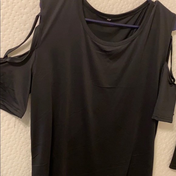 2 shirts for the price of 1 - Picture 4 of 7